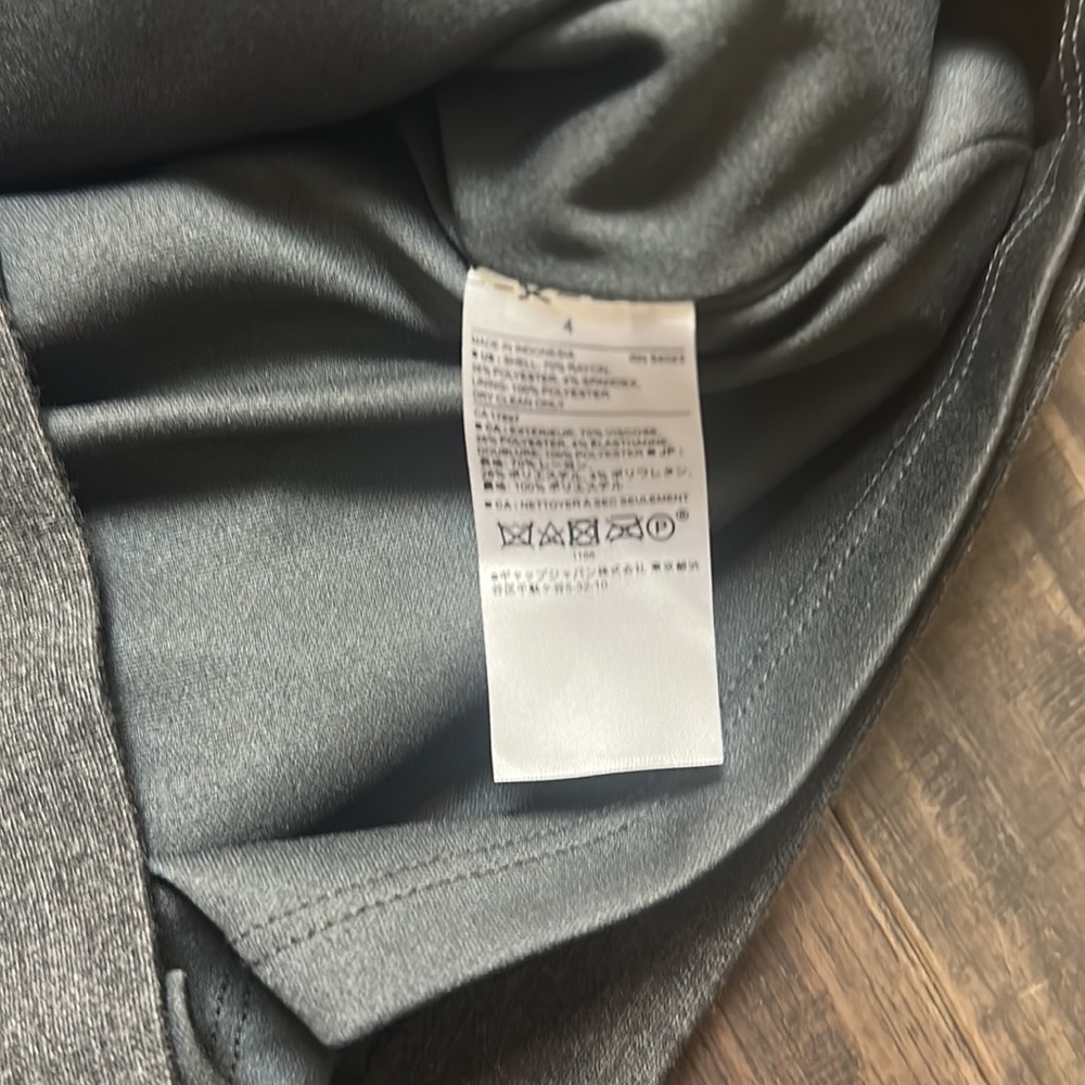 Banana Republic Women’s Gray Open Cut Out Shoulder Dress Size 4 - Picture 9 of 9